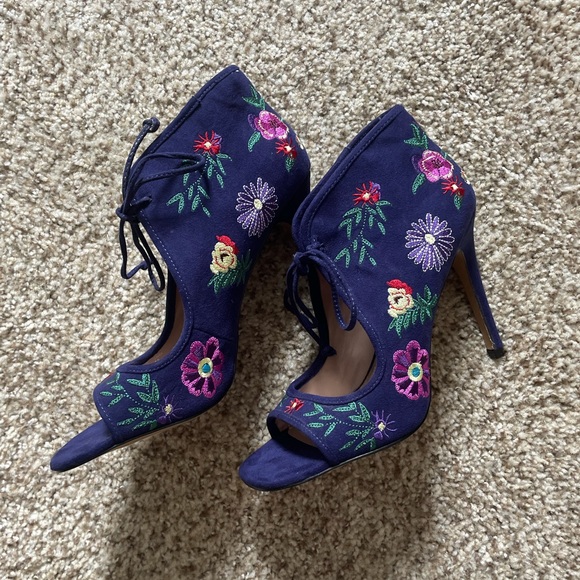 Betsey Johnson Blue Suede Stilettos. Size 8 Women’s. - Picture 2 of 7